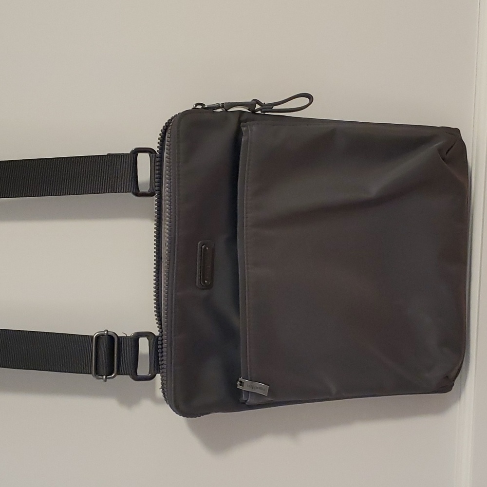 NWOT BAGGALLINI Gray Nylon Crossbody Bag w/Card Case Wristlet